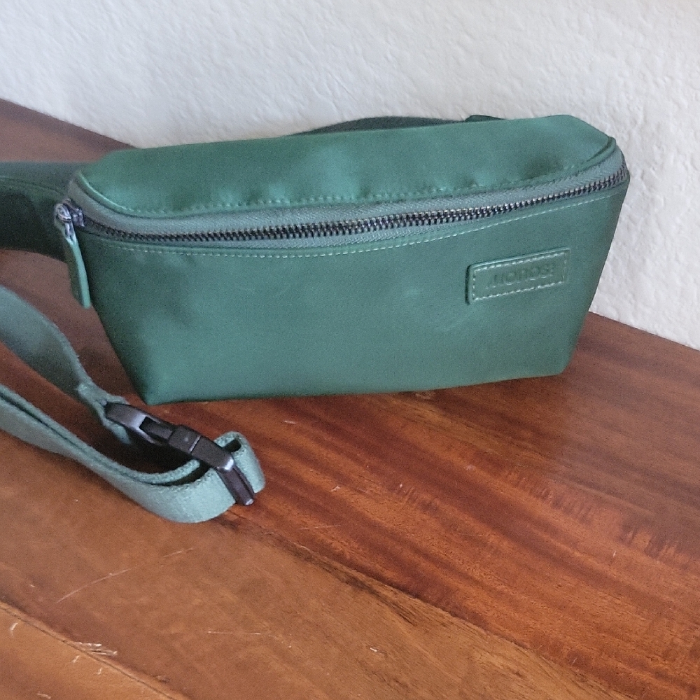 Monos Metro Sling Crossbody Juniper Green Belt Bag